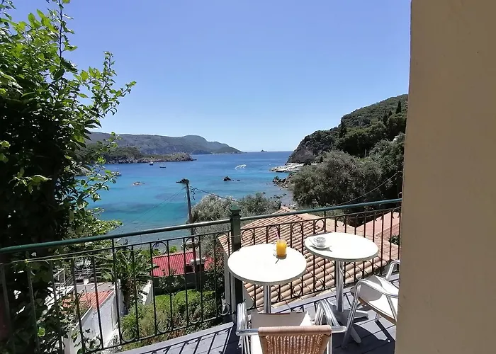 アパート George Michalas *