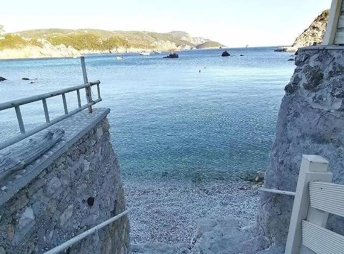 George Michalas アパート